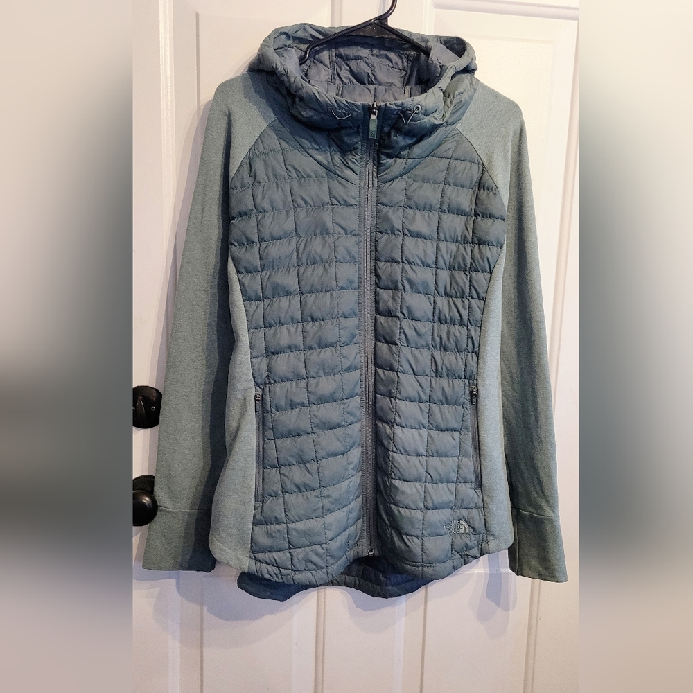 TNF endeavor thermoball jacket